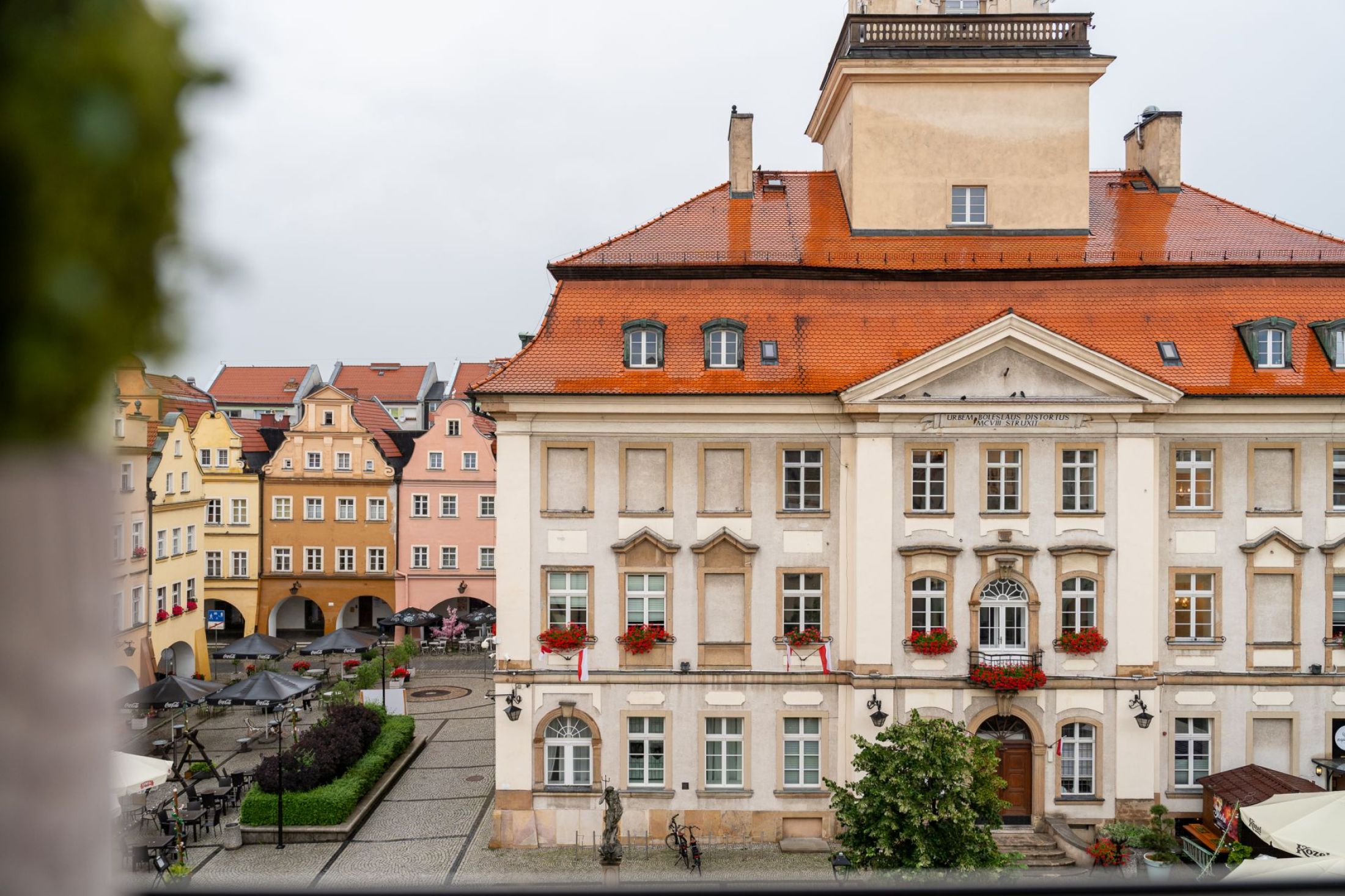 Widok na apartamenty w centrum Jeleniej Góry.